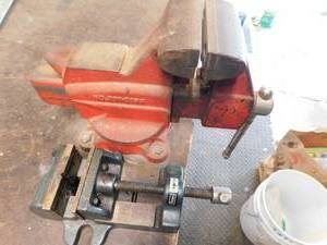 lot 139 image: Craftsman Bench Vice