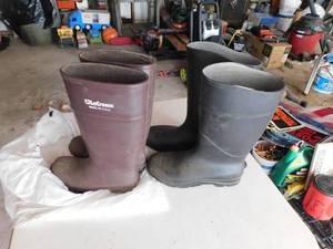 lot 154 image: (2) Pairs of boots