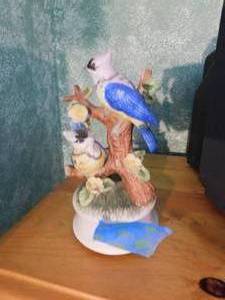 lot 166 image: Wind up Music Box Figurine