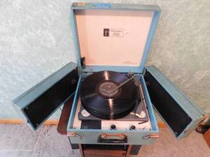 lot 171 image: Philharmonic Vinyl Record Player
