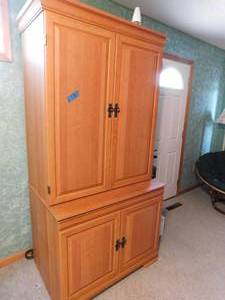 lot 174 image: Desk