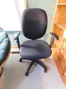 lot 176 image: Office Chair