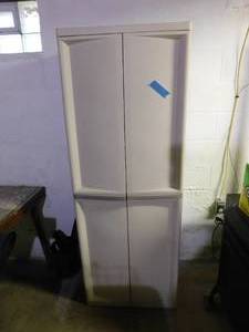 lot 201 image: Rubbermaid Shelf W  tons of Craft supplies