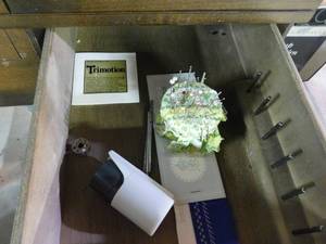 lot 213 image: Sewing Machine Stand with machine