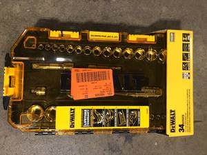 DEWALT 14 in. and 38 in. Drive Socket Set (34-Piece)   Customer Returns See Pictures
