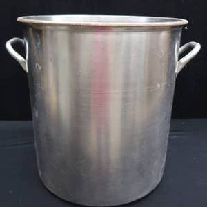 lot 34 image: HUGE HEAVY WEIGHT  STAINLESS POT BLOOMFELDIND INC