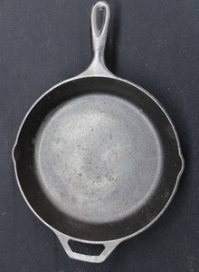 lot 47 image: THE LODGE CAST IRON SKILLET