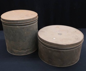 lot 48 image: 2 LARGE VINTAGE CANS WITH LIDS