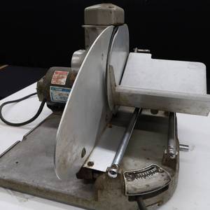 lot 2 image: HEAVY DUTY COMMERCIAL MEAT SLICER
