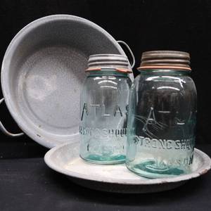 lot 53 image: VINTAGE KITCHEN