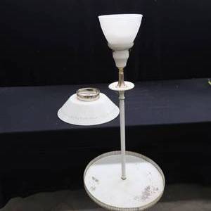 lot 74 image: VINTAGE FLOOR LAMP