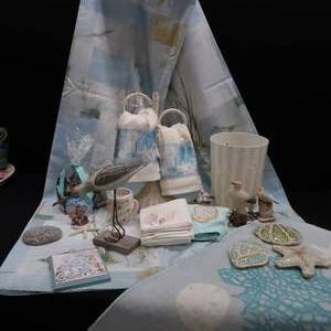 lot 78 image: BATHROOM DECOR