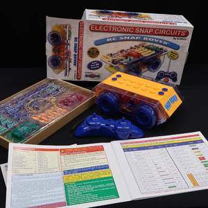 lot 17 image: ELECTIC SNAP CIRCUITS RC SNAP ROVER BY ELENCO