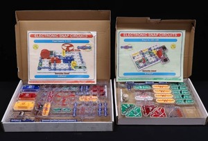 lot 18 image: SNAP CIRCUITS JR. AND UPGRADE KIT BY ELENCO