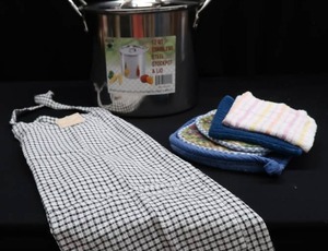 lot 25 image: 12 QUART STAINLESS STEEL STOCKPOT AND LID