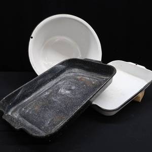 lot 27 image: ENAMEL WARE TRIO