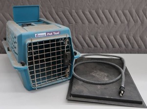 lot 108 image: PET HEATER AND SMALL KENNEL