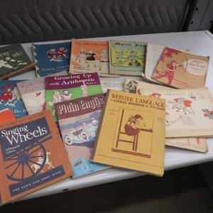 lot 120 image: VINTAGE CHILDRENS BOOKS (SOFT COVER)