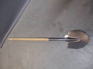 lot 17 image: Shovel