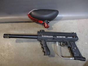 lot 19 image: JT Paintball Black Hopper and Tippman 98 custom Paintball Gun