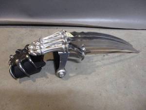 lot 23 image: Skeleton Hand Claw