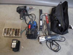 lot 31 image: Tool Bag with Tools