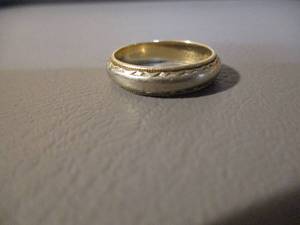 lot 48 image: 14 Karat Gold Ring