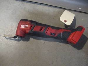 lot 52 image: Milwaukee brand Multitool