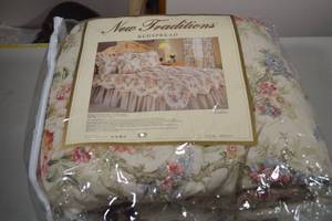 New Traditions Floral Bedspread