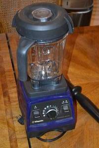 Vitamix Professional Series 750 Blender, Professional-Grade, 64 oz. Low-Profile Container, Black, Self-Cleaning - RETAILS NEW $629.95 - TESTED WORKS