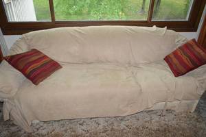Couch - BRING HELP TO LOAD