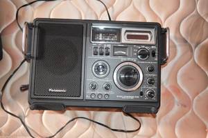 Vintage 1978 Panasonic Portable Receiver with FM, Medium and Short Wave