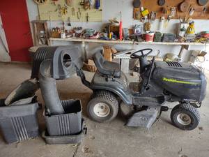 lot 1 image: Poulan 42 riding lawn mower