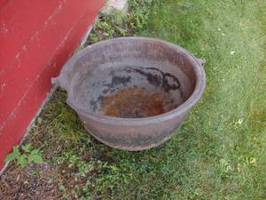 lot 4 image: Rendering pot