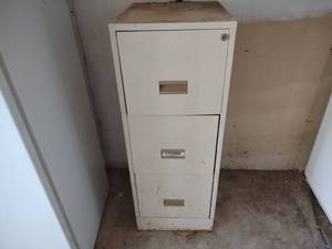 lot 18 image: File Cabinet