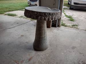 lot 22 image: Concrete Bird Bath