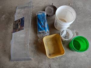 lot 41 image: Lot of Misc Garage Items