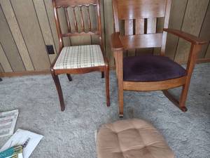 lot 47 image: 2 Chairs