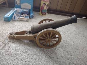 lot 60 image: Toy Cannon