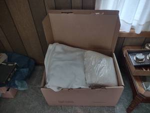 lot 64 image: Blankets and Mattress Pad