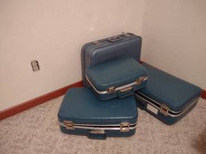 lot 70 image: Luggage