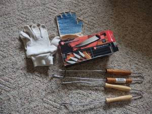 lot 108 image: Kitchen Knives, Tongs, Gloves