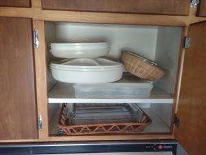lot 122 image: Dishware in Picture