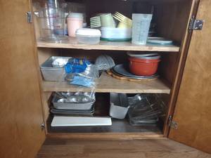 lot 124 image: Contents of Cupboard