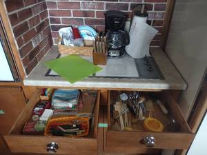 lot 125 image: Contents of Drawers and Nook