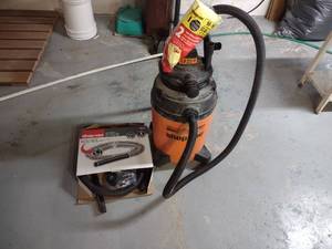 lot 139 image: Shop-Vac with Extra Hose