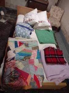 lot 149 image: Quilt, Blankets, Pillows