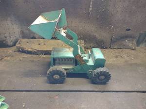 lot 155 image: Vintage Structo End-Loader