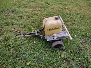 lot 157 image: Small Ride & Beautiful Sprayer Ground Driven Peristaltic Sprayer