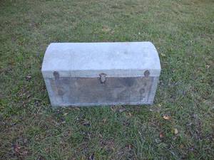lot 175 image: Vintage Trunk
